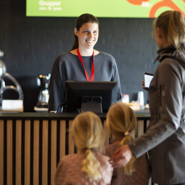 I Udstillingbygningen finder du billetsalg og museumsbutik